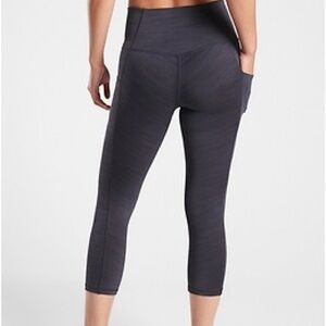 Athleta Salutation II Capri XL